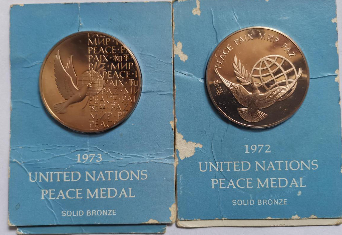 联合国1972年和1973年和平纪念章 United Nations Peace Medal 精制铜币2个原封，直径38.5mm